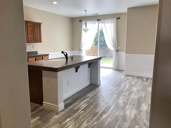 Beautiful new laminate flooring 