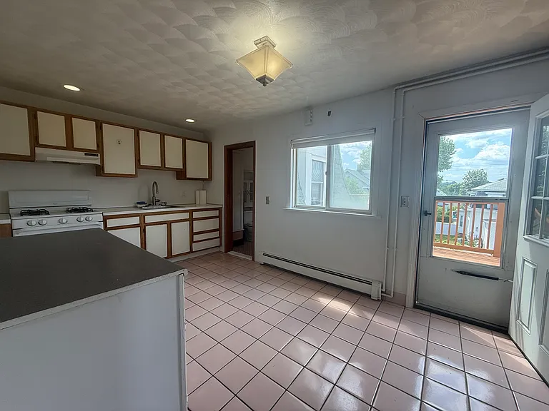 91 Webster St #2R — Photo 9