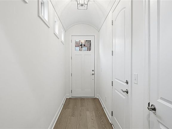 5th image of 110 Via Roma