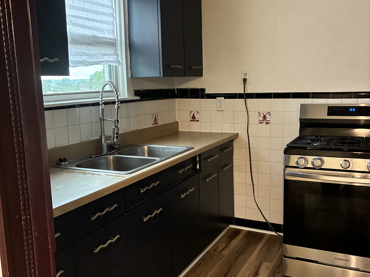 2 bed, 1100 sqft, $1,450 — Photo 2