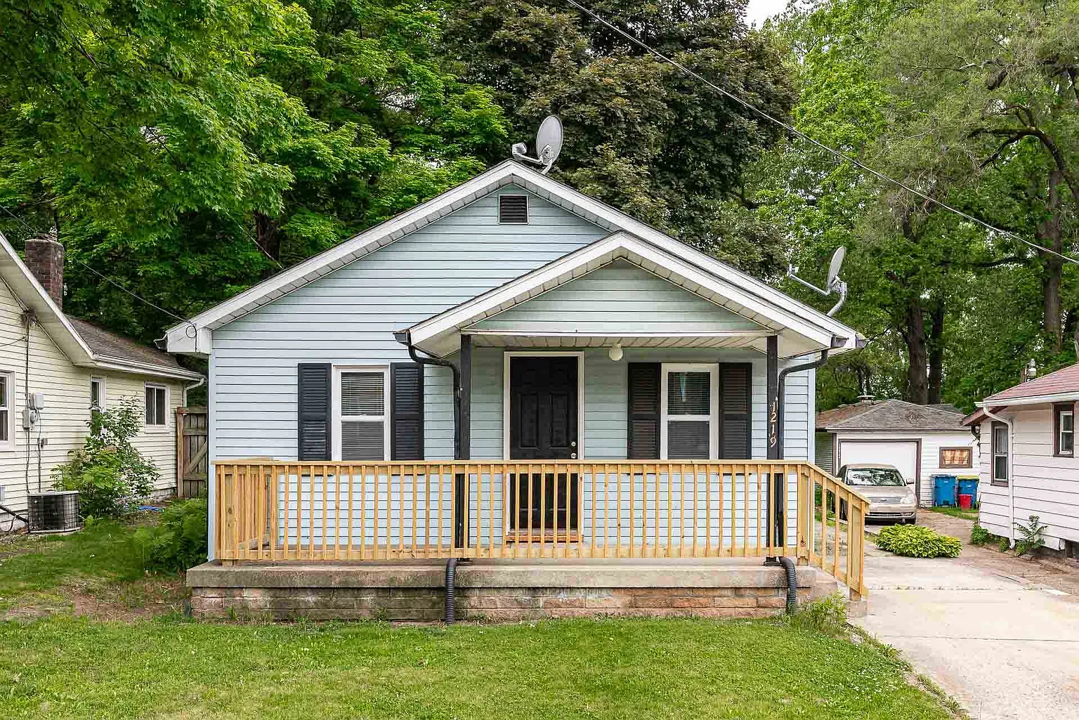 1219 Montgomery Rd photo 1