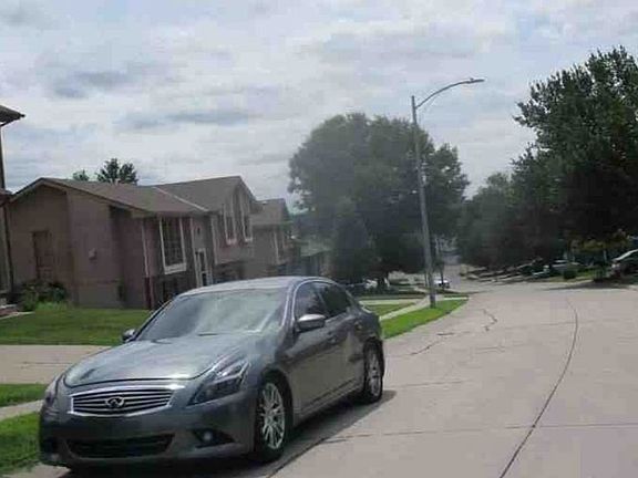 Exterior Neighborhood (street photo)