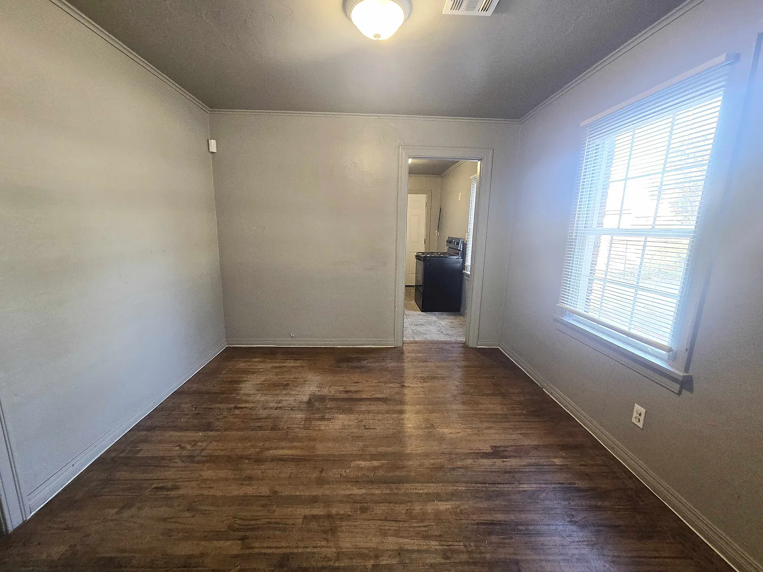 3 bed, 984 sqft, $995 — Photo 4