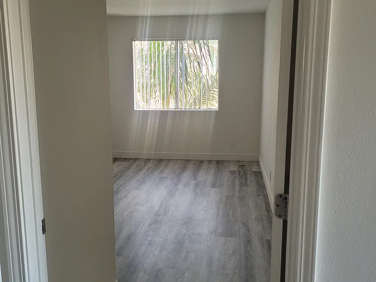 165 N Hoover St — Photo 94