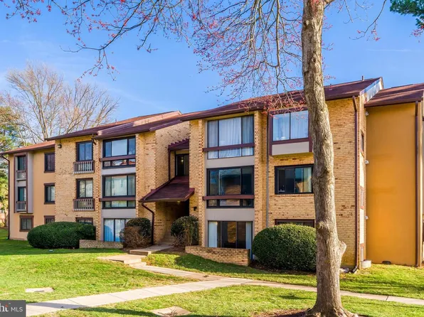 10218 Bushman Dr APT 101, Oakton, VA 22124