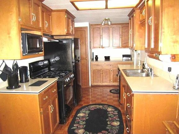 Kitchen w/parquet floors