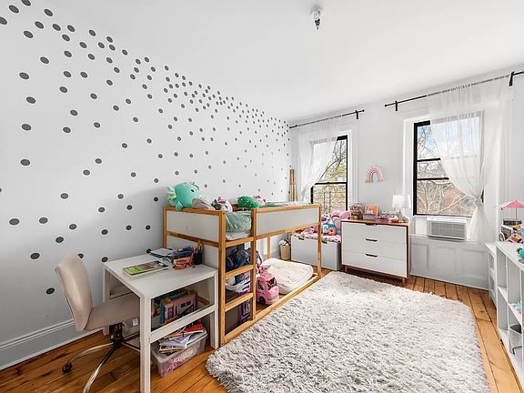3rd image of 51A Douglass St
