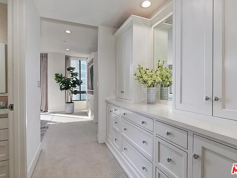 10350 Wilshire Blvd #1102 — Photo 24