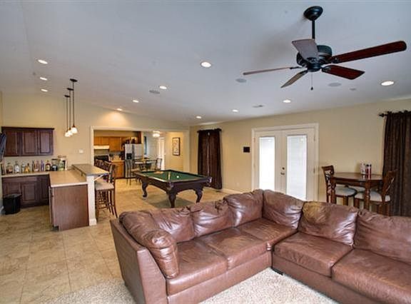 2nd image of 861 Colorado Dr