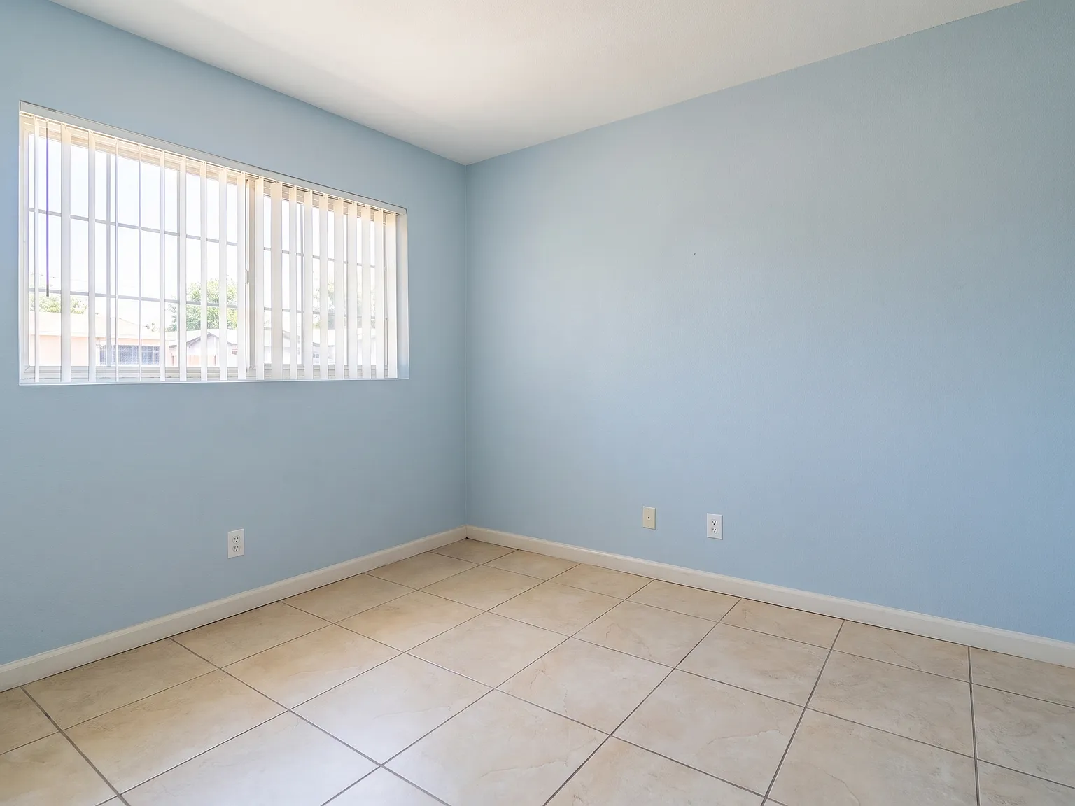 3 bed, 1120 sqft, $2,500 — Photo 2