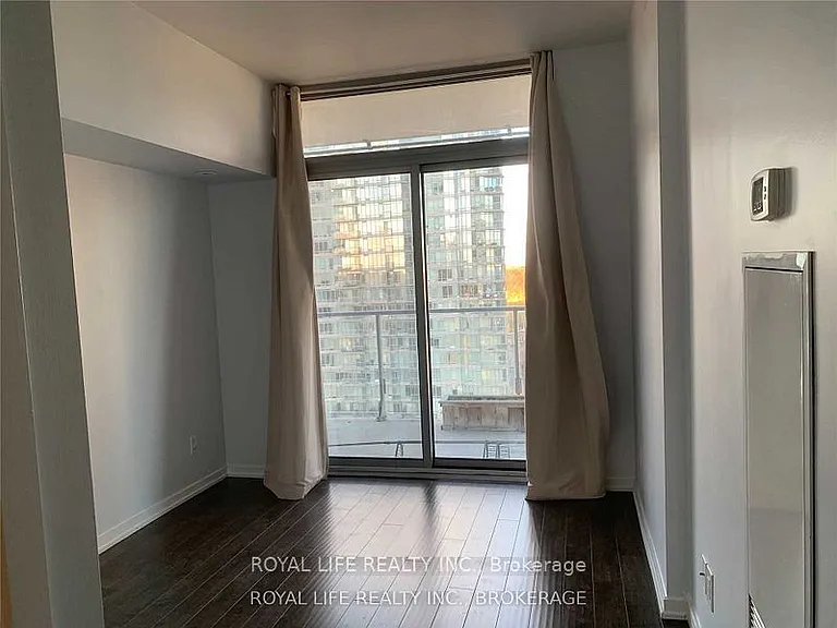 103 The Queensway #1204 — Photo 4