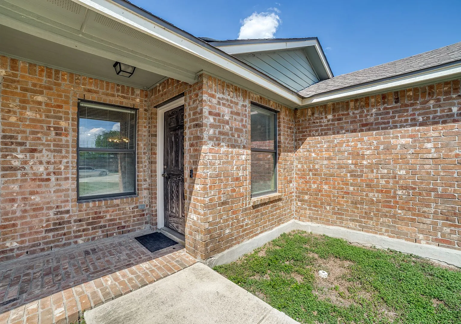 3-Bedroom Duplex In Dove Meadow — Photo 3