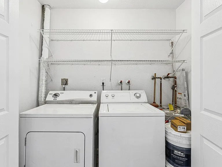 2103 N Palm Cir — Photo 21