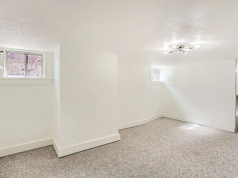 445 N Washington St — Photo 22