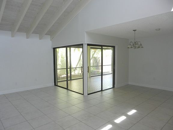 living room/dining