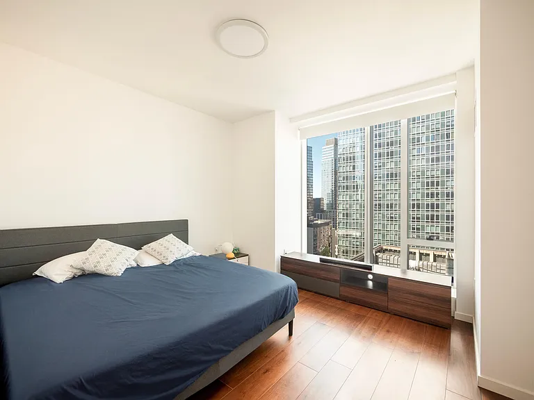 1 W End Ave #17B — Photo 6