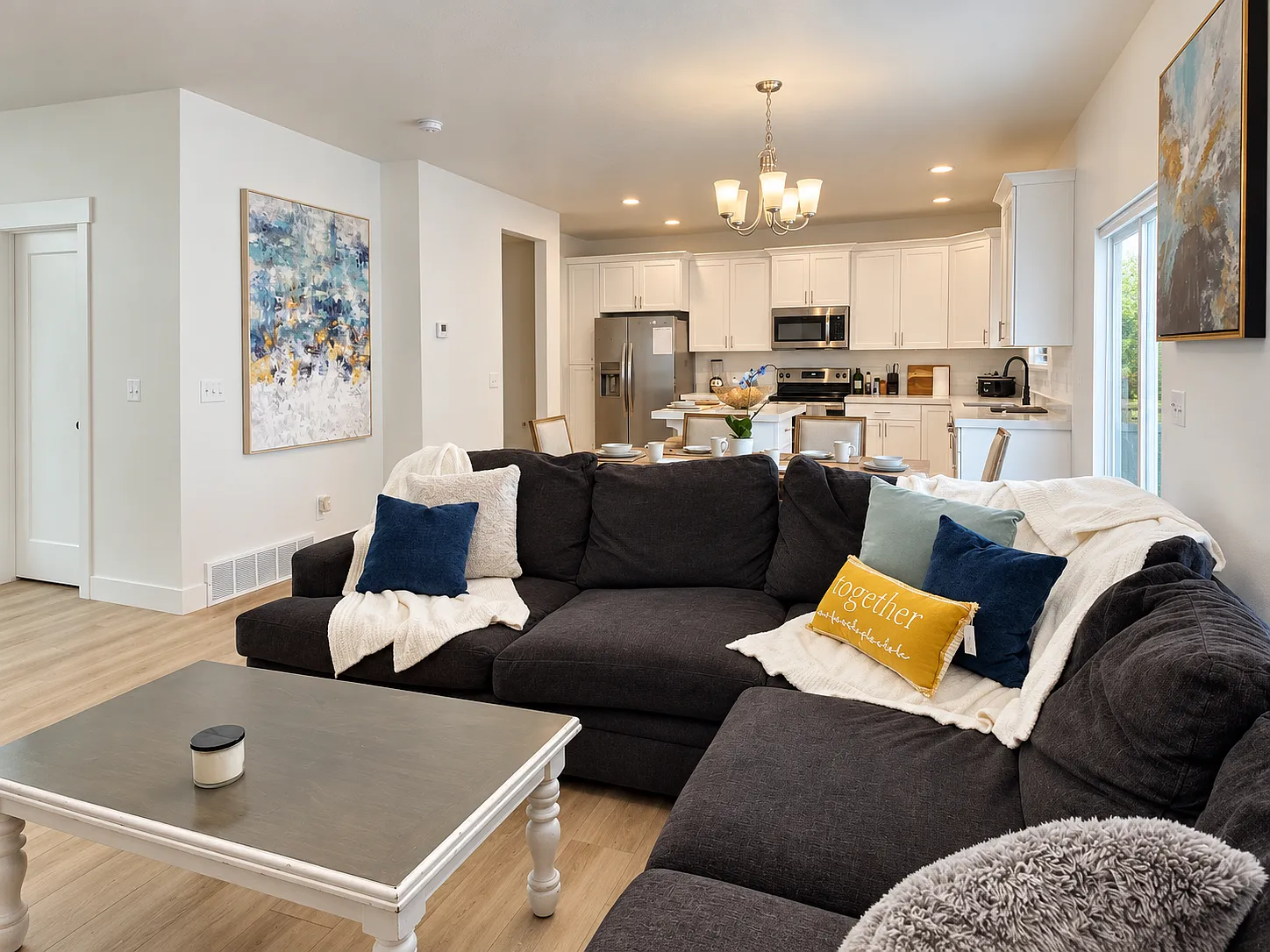 4 bed, 2.5 bath, 2200 sqft, $2,495 — Photo 3