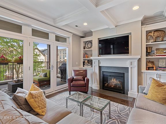 3rd image of 3222 N Southport Ave #2S