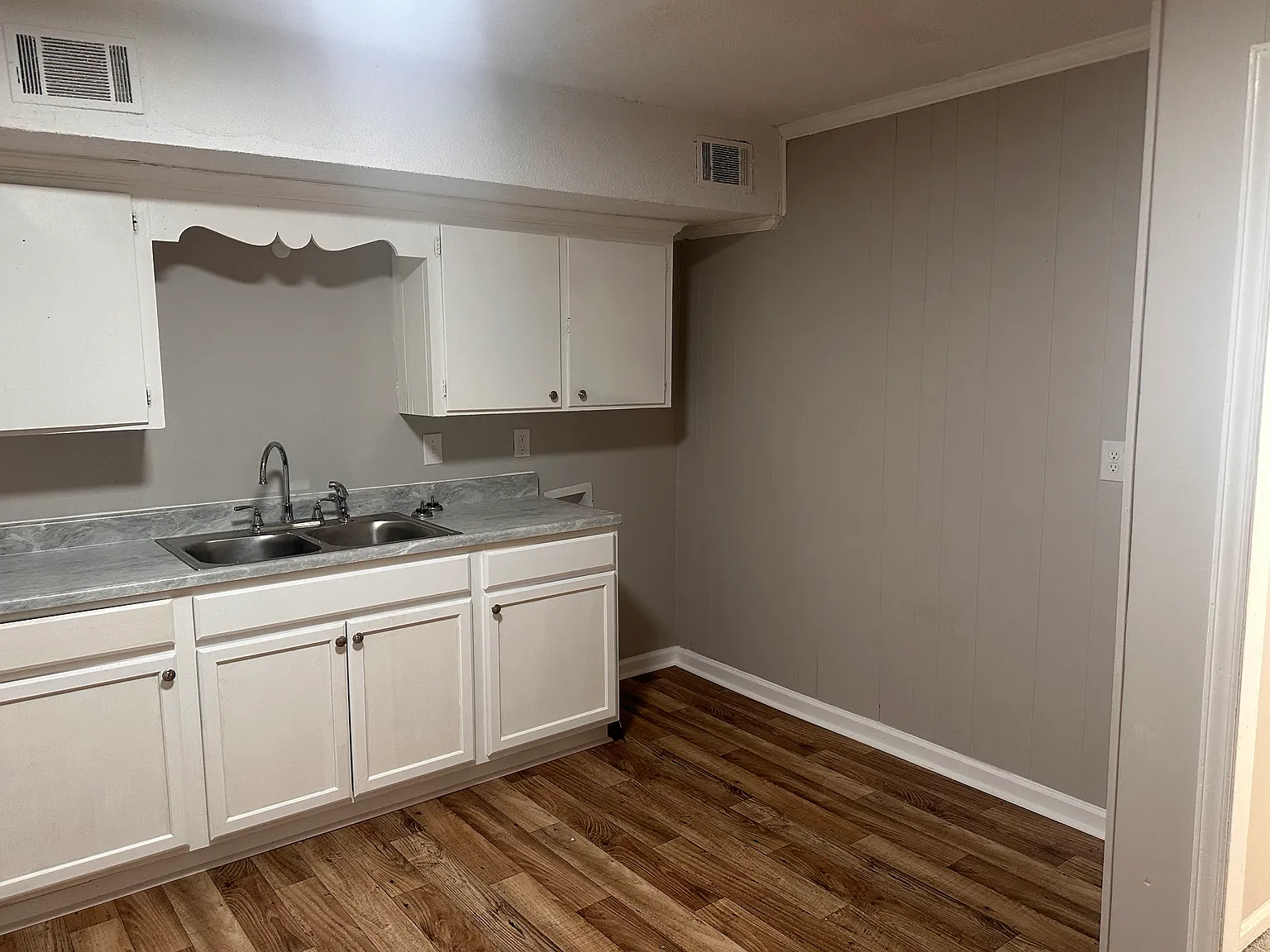 2 bed, 1.5 bath, 960 sqft, $795 — Photo 2