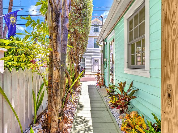 5th image of 1105 Olivia St