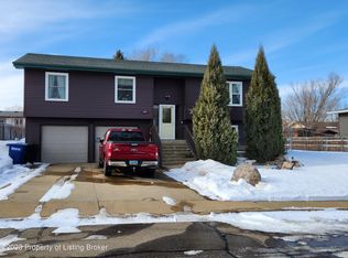 660 5th Ave SW, Dickinson, ND 58601