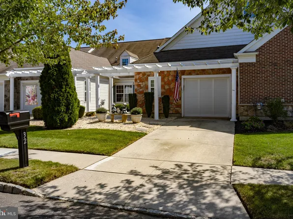 32 Sparrow Dr, Hamilton, NJ 08690