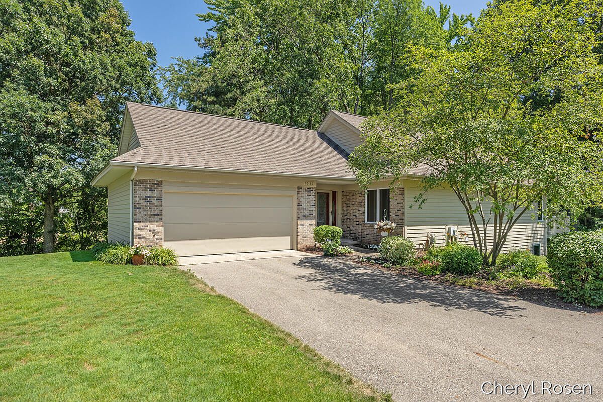 7036 Treetop Ln NE #24
