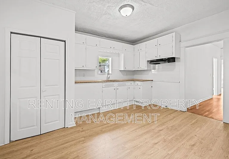 2320 Court R — Photo 12
