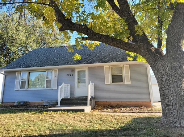 2229 W 8th St, Hastings, NE 68901