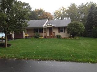 42 Montrose Dr, Delmar, NY 12054