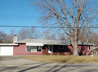 270 N Country Club Rd, Decatur, IL 62521