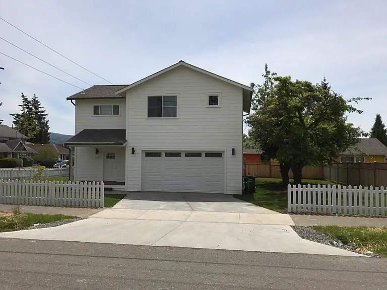 1112 E Illinois St — Photo 1