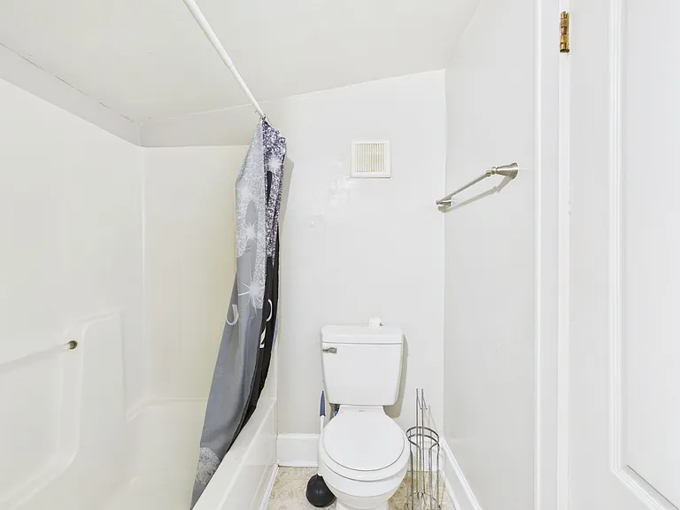 1002 Haskell St — Photo 12