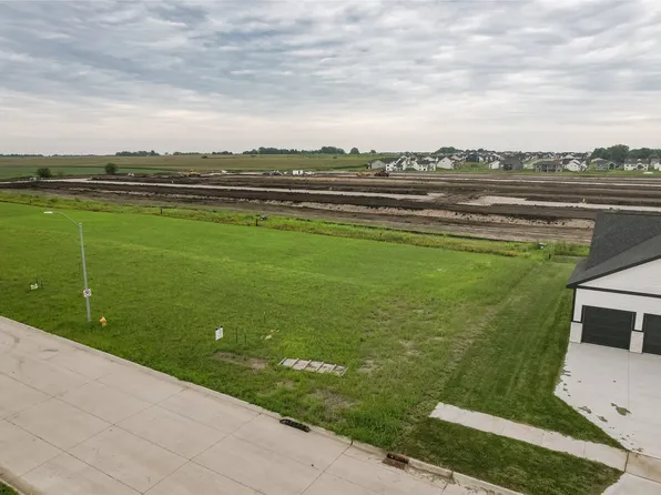 1365 NW Linda Ln, Waukee, IA 50263