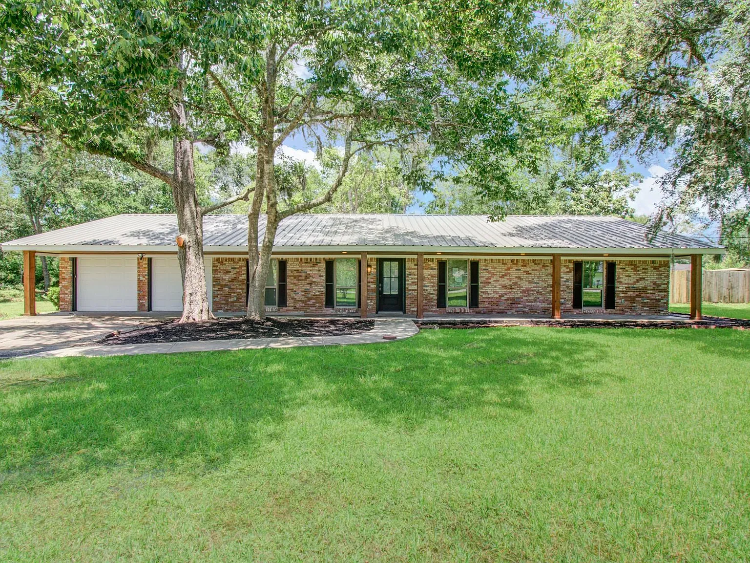 3 bed, 3.0 bath, 2032 sqft, $2,500 — Photo 1