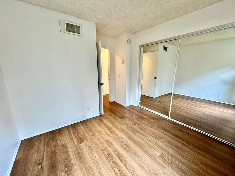 Martin Woods Apartment Homes — Photo 18