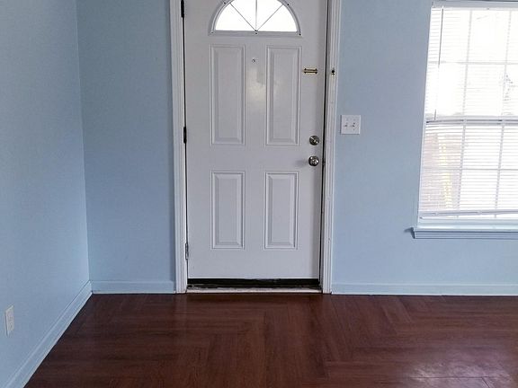 2nd image of 233 1/2 Proctor St