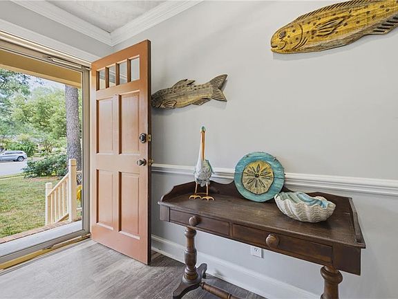3rd image of 402 Penhook Ct