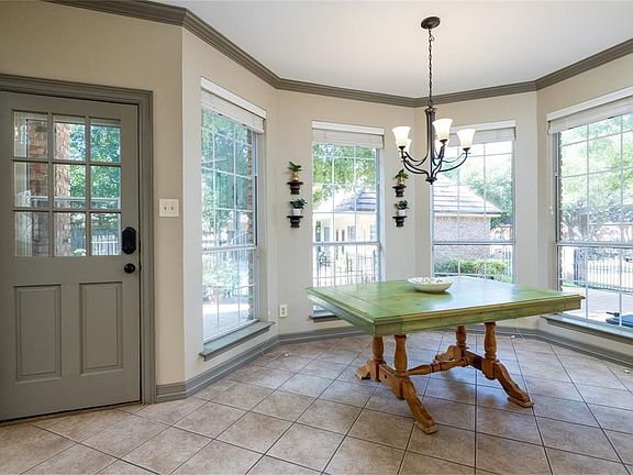 5th image of 3201 Saint Albans Cir