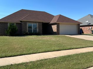 3024 Alli Cir, Chickasha, OK 73018
