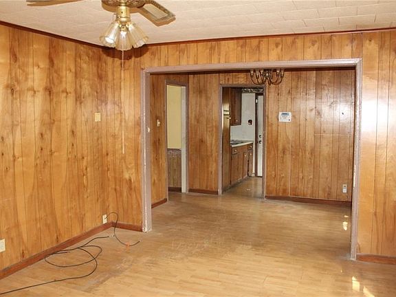 4th image of 2001 Tulip St