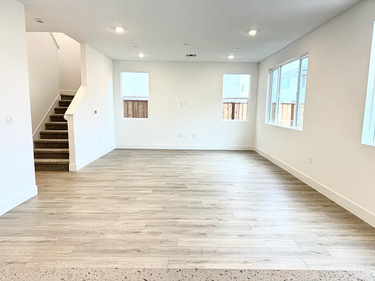 3323 Cascade Dr — Photo 4