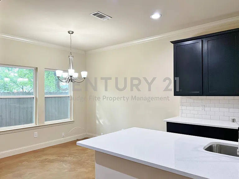 1312 W Jefferson St #5 — Photo 5
