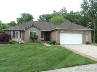 31193 English Oaks Dr, Chesterfield, MI 48047