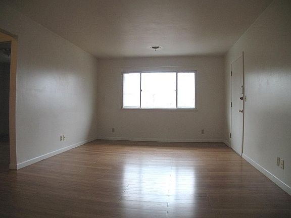 4th image of 1116 W Moss Ave #B9