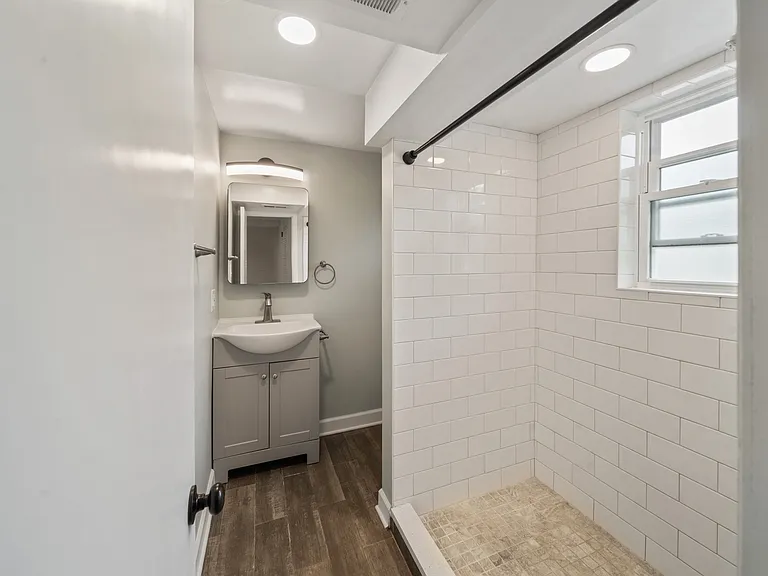 5320 Suffield Ct — Photo 21