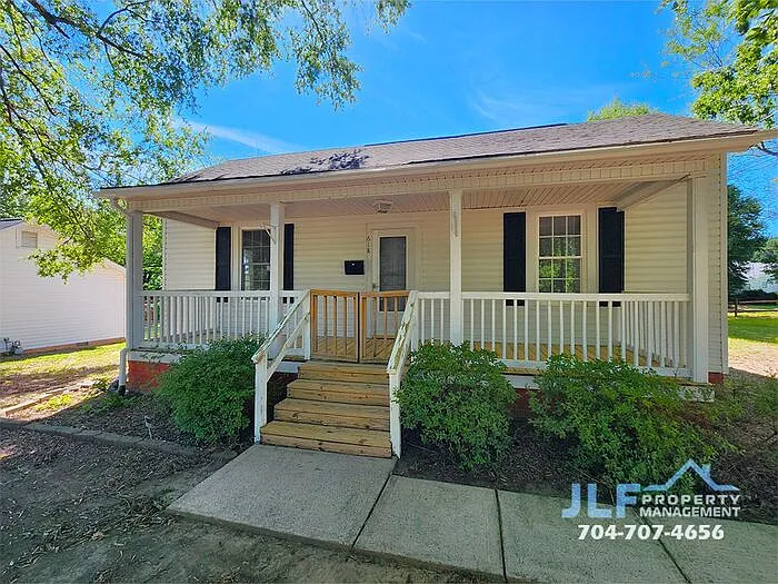 618 Poplar Ave — Photo 2
