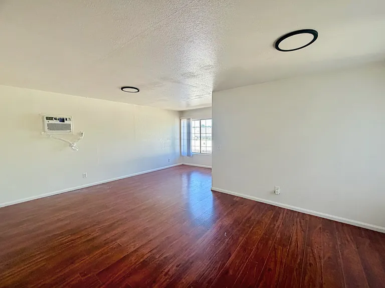 2309 N Naomi St #F — Photo 6