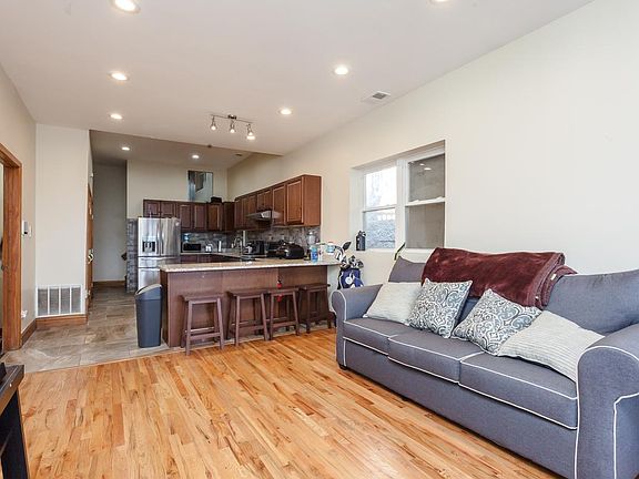 5th image of 1111 W Belmont Ave #3A