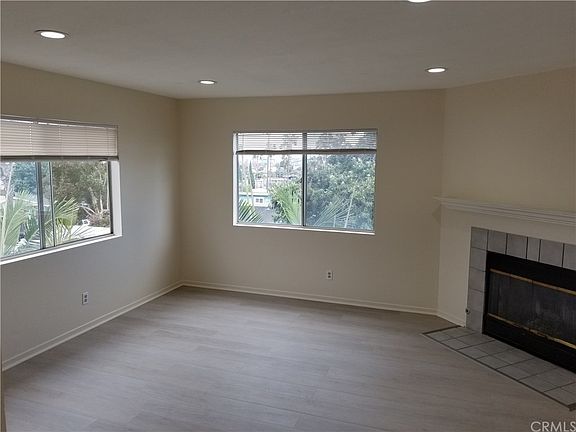 2nd image of 877 W Santa Cruz St #4